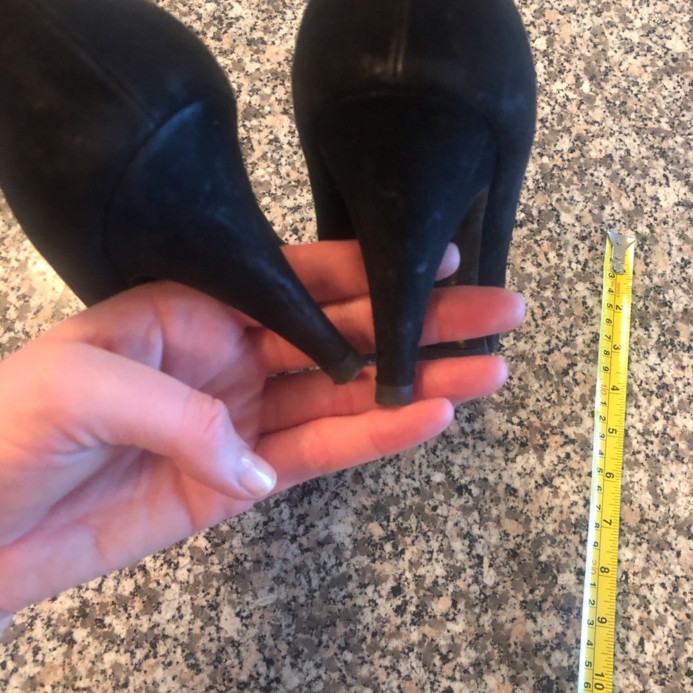 The Most Classic CHANEL heels, black suede - Picture 4 of 8